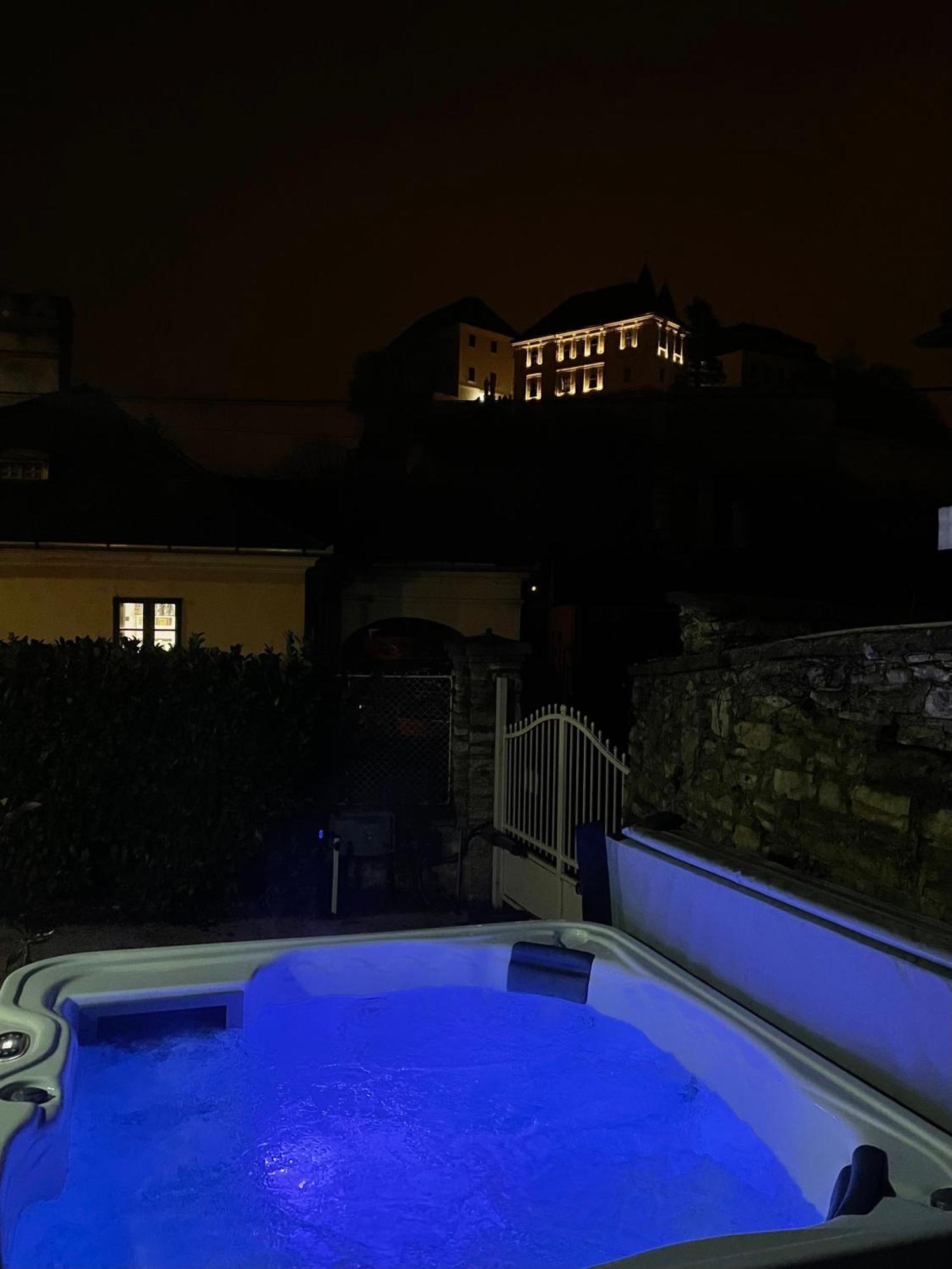 Veszprém Frida Apartman, Exkluziv Varpanoramaval, A Belvaros Sziveben, Ingyenes Parkolassal מראה חיצוני תמונה